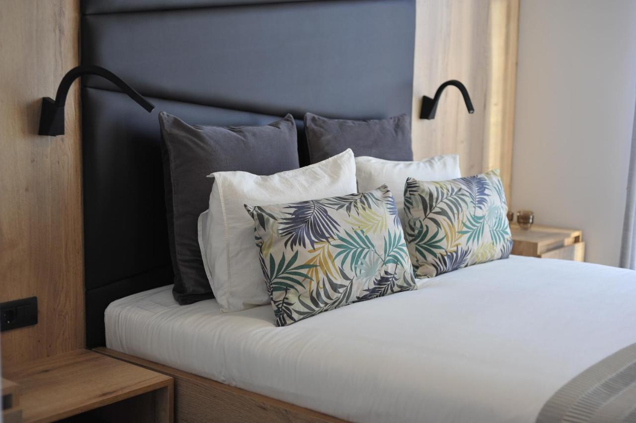 ノヴィ・ヴィノドロスキー Azur Bed & Breakfast エクステリア 写真